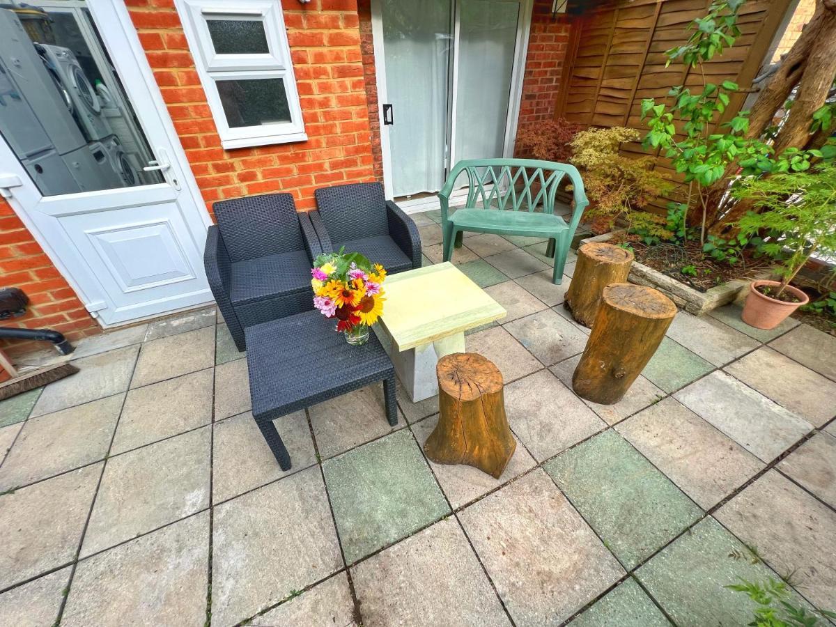 Luxurious House Near Excel- Air Conditioning, 9 Beds, 2 Baths, Garden, Fast Wifi London Exterior photo
